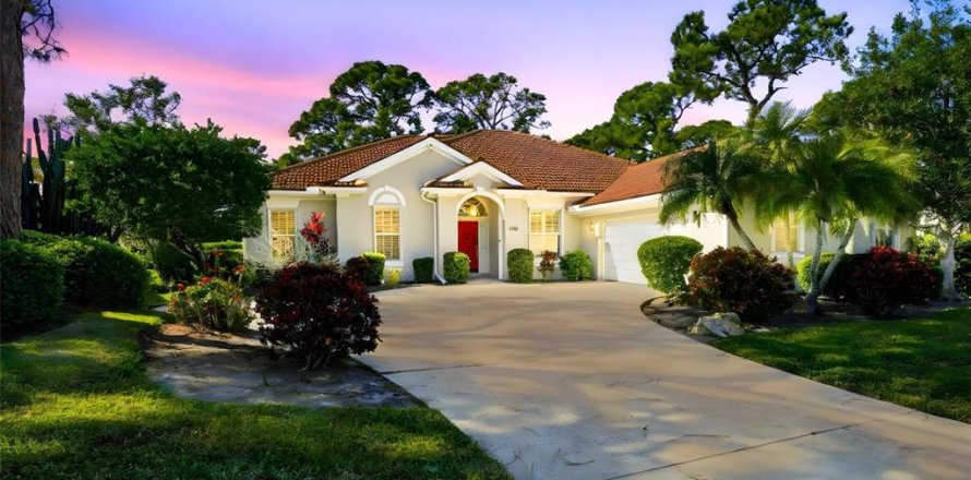 House in Nokomis, Florida 4 bedrooms, 240.9 sq.m. № 2143016