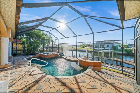 Купить виллу или дом в Кейп-Корал, Флорида 3 спальни, 225.38м2, № 2006724 - фото 2
