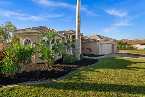 Купить виллу или дом в Кейп-Корал, Флорида 3 спальни, 225.38м2, № 2006724 - фото 5