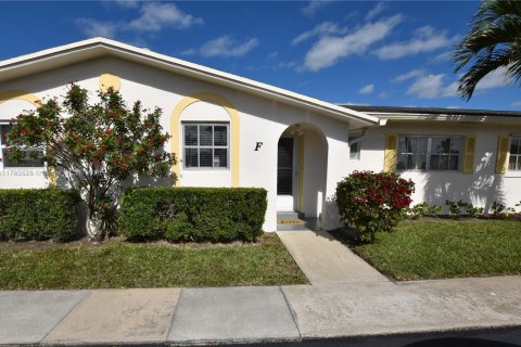 Villa ou maison à vendre à West Palm Beach, Floride: 2 chambres, 84.54 m2 № 1875421 - photo 1