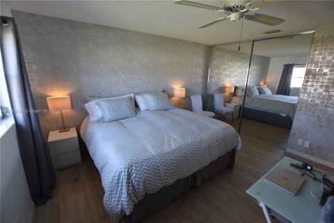Villa ou maison à vendre à West Palm Beach, Floride: 2 chambres, 84.54 m2 № 1875421 - photo 10
