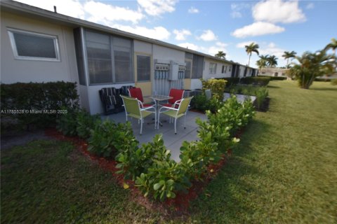 Villa ou maison à vendre à West Palm Beach, Floride: 2 chambres, 84.54 m2 № 1875421 - photo 17