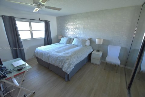 Villa ou maison à vendre à West Palm Beach, Floride: 2 chambres, 84.54 m2 № 1875421 - photo 11