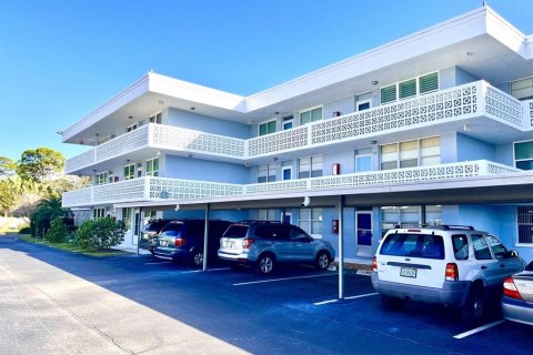 Condo in Saint Petersburg, Florida, 1 bedroom № 2236394 - photo 3