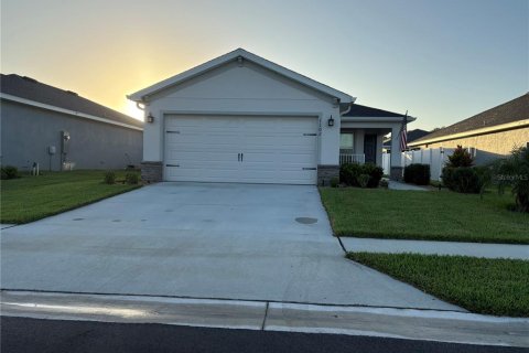 House in Auburndale, Florida 3 bedrooms, 140.38 sq.m. № 1837694 - photo 1