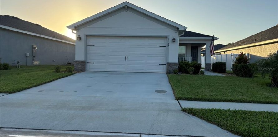 House in Auburndale, Florida 3 bedrooms, 140.38 sq.m. № 1837694