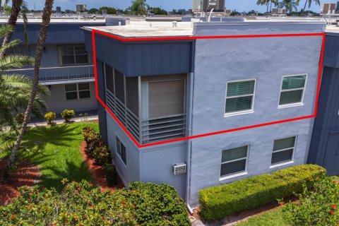 Condo in Delray Beach, Florida, 2 bedrooms  № 1226666 - photo 1