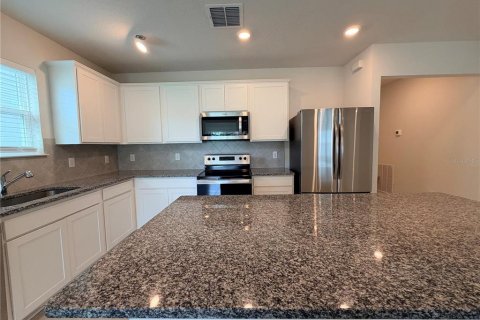House in SUMMERS CAY in Thonotosassa, Florida 3 bedrooms, 171.31 sq.m. № 2396388 - photo 6