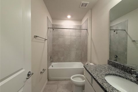 House in SUMMERS CAY in Thonotosassa, Florida 3 bedrooms, 171.31 sq.m. № 2396388 - photo 14