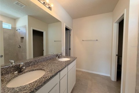 House in SUMMERS CAY in Thonotosassa, Florida 3 bedrooms, 171.31 sq.m. № 2396388 - photo 10