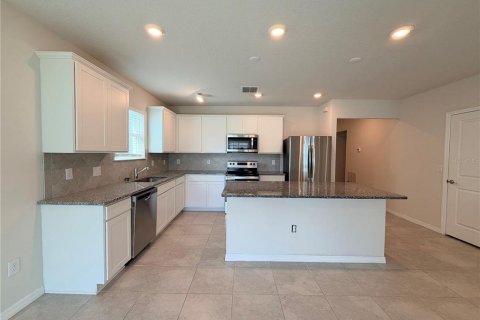 House in SUMMERS CAY in Thonotosassa, Florida 3 bedrooms, 171.31 sq.m. № 2396388 - photo 5