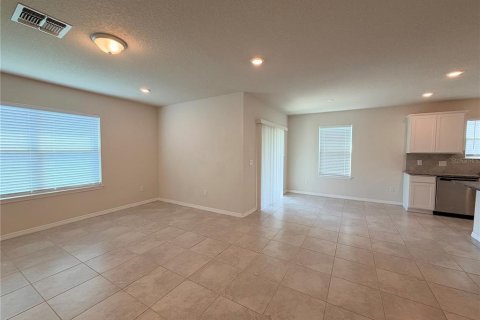 House in SUMMERS CAY in Thonotosassa, Florida 3 bedrooms, 171.31 sq.m. № 2396388 - photo 8