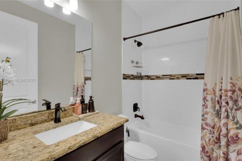 House in Lake Worth, Florida 4 bedrooms, 223.89 sq.m. № 1889693 - photo 19