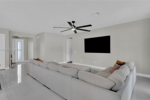 House in Lake Worth, Florida 4 bedrooms, 223.89 sq.m. № 1889693 - photo 6