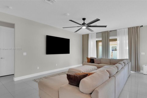 House in Lake Worth, Florida 4 bedrooms, 223.89 sq.m. № 1889693 - photo 10