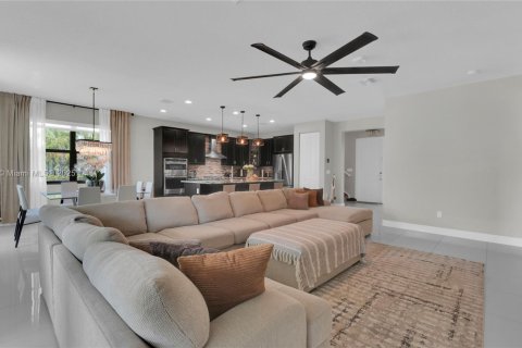 House in Lake Worth, Florida 4 bedrooms, 223.89 sq.m. № 1889693 - photo 9