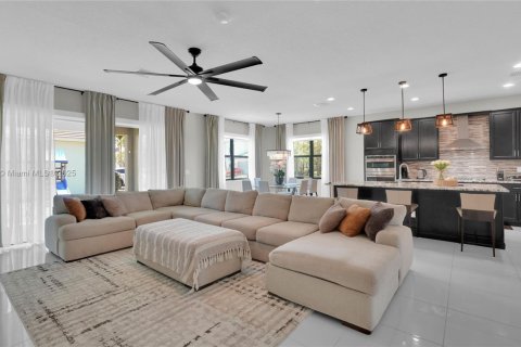 House in Lake Worth, Florida 4 bedrooms, 223.89 sq.m. № 1889693 - photo 8