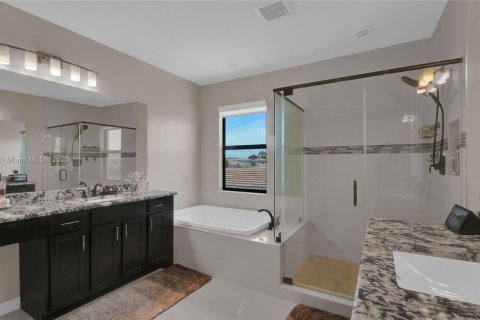 House in Lake Worth, Florida 4 bedrooms, 223.89 sq.m. № 1889693 - photo 27