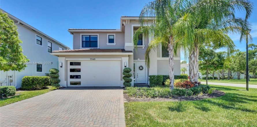 House in Lake Worth, Florida 4 bedrooms, 223.89 sq.m. № 1889693