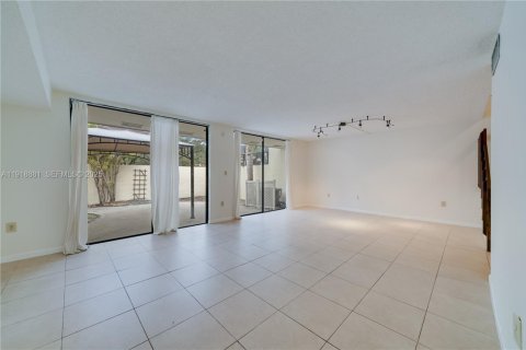Adosado en alquiler en Miami, Florida, 3 dormitorios, 155.05 m2 № 1983955 - foto 5