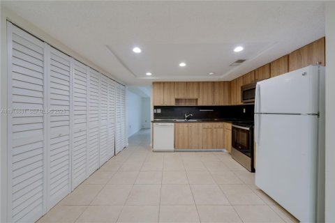 Adosado en alquiler en Miami, Florida, 3 dormitorios, 155.05 m2 № 1983955 - foto 10