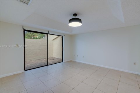 Adosado en alquiler en Miami, Florida, 3 dormitorios, 155.05 m2 № 1983955 - foto 8