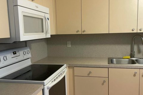 Снять в аренду квартиру в Бока-Ратон, Флорида 3 комнаты, 123.75м2, № 2083523 - фото 3