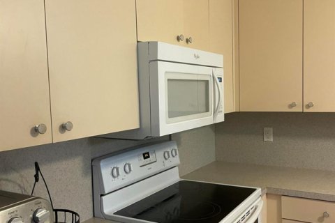 Снять в аренду квартиру в Бока-Ратон, Флорида 3 комнаты, 123.75м2, № 2083523 - фото 4