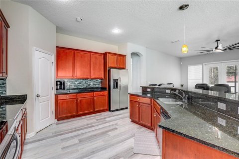 House in Orange Park, Florida 5 bedrooms, 300.17 sq.m. № 1527742 - photo 21