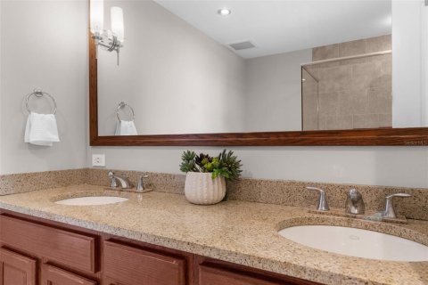Condo in Tampa, Florida, 2 bedrooms  № 2345317 - photo 26