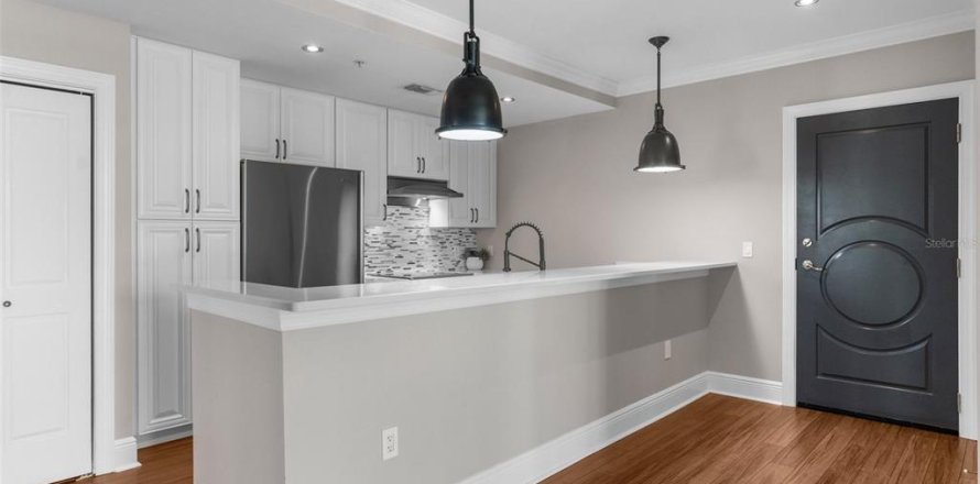Condo in Tampa, Florida, 2 bedrooms  № 2345317