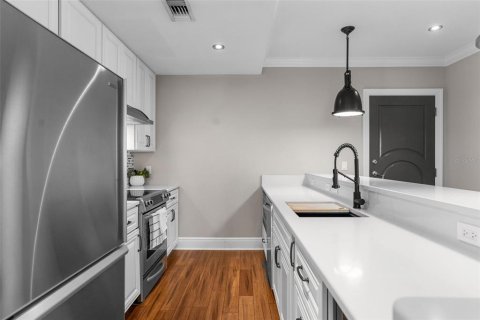 Condo in Tampa, Florida, 2 bedrooms  № 2345317 - photo 2
