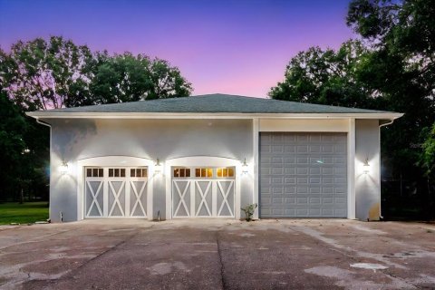 House in Lutz, Florida 4 bedrooms, 464.14 sq.m. № 1873624 - photo 4