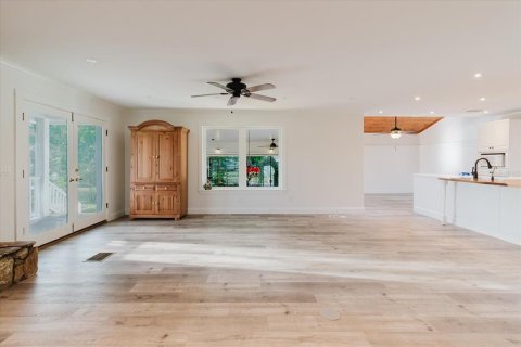 House in Lutz, Florida 4 bedrooms, 464.14 sq.m. № 1873624 - photo 14