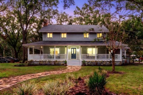 House in Lutz, Florida 4 bedrooms, 464.14 sq.m. № 1873624 - photo 1