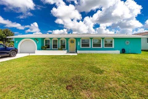 Villa ou maison à vendre à Rotonda, Floride: 4 chambres, 161.56 m2 № 2196993 - photo 2