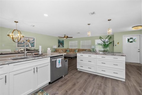 Villa ou maison à vendre à Rotonda, Floride: 4 chambres, 161.56 m2 № 2196993 - photo 20