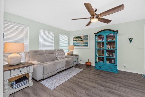 Villa ou maison à vendre à Rotonda, Floride: 4 chambres, 161.56 m2 № 2196993 - photo 8