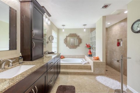 House in Sarasota, Florida 4 bedrooms, 278.89 sq.m. № 1843864 - photo 28