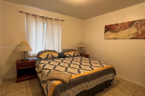 Condo in Hollywood, Florida, 2 bedrooms  № 1956071 - photo 7