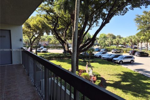 Condominio en alquiler en Miami, Florida, 2 dormitorios, 87.24 m2 № 1993842 - foto 8