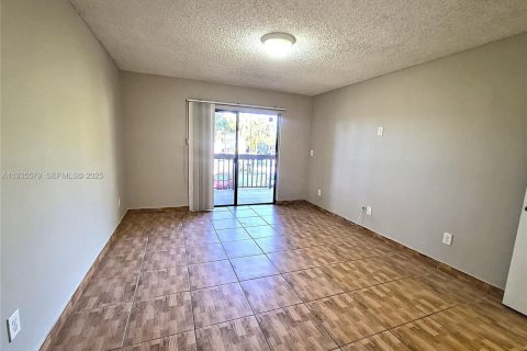 Condominio en alquiler en Miami, Florida, 2 dormitorios, 87.24 m2 № 1993842 - foto 14