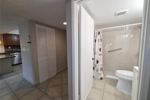 Condominio en alquiler en Miami, Florida, 2 dormitorios, 87.24 m2 № 1993842 - foto 22