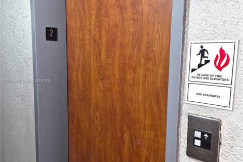 Condominio en alquiler en Miami, Florida, 2 dormitorios, 87.24 m2 № 1993842 - foto 24