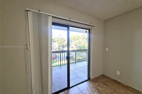 Condominio en alquiler en Miami, Florida, 2 dormitorios, 87.24 m2 № 1993842 - foto 13