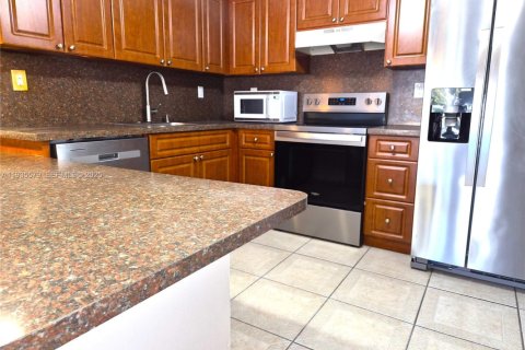 Condominio en alquiler en Miami, Florida, 2 dormitorios, 87.24 m2 № 1993842 - foto 6