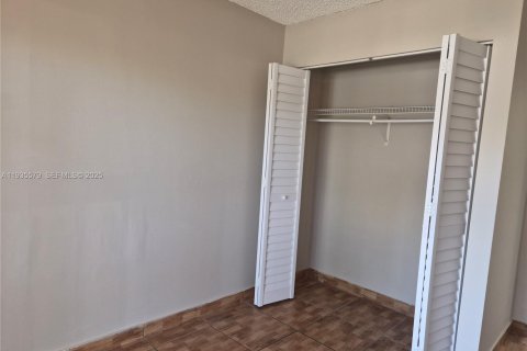 Condominio en alquiler en Miami, Florida, 2 dormitorios, 87.24 m2 № 1993842 - foto 20