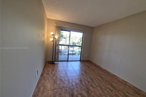 Condominio en alquiler en Miami, Florida, 2 dormitorios, 87.24 m2 № 1993842 - foto 21