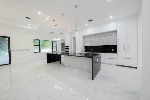 House in Davie, Florida 5 bedrooms, 343.74 sq.m. № 1860233 - photo 2