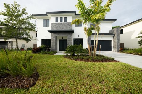 House in Davie, Florida 5 bedrooms, 343.74 sq.m. № 1860233 - photo 1